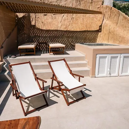 Aluna Santorini